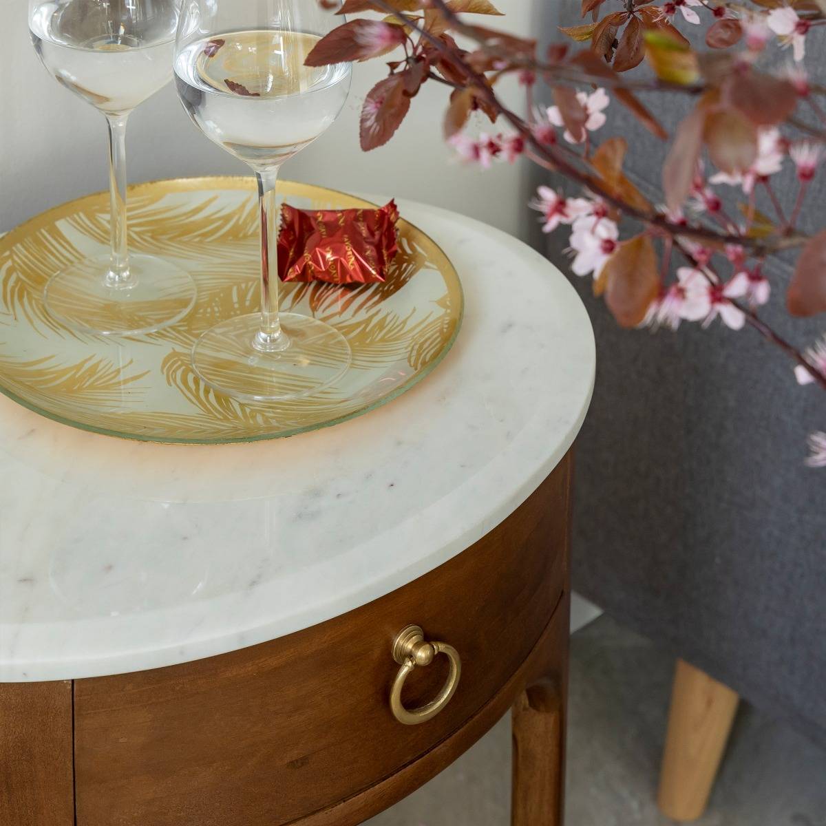 Table de chevet en manguier et marbre ENOA bois foncé, MADE IN MEUBLES