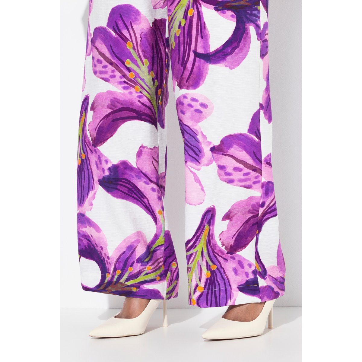 Pantalon à fleurs. Jambe large violet, ULLA POPKEN