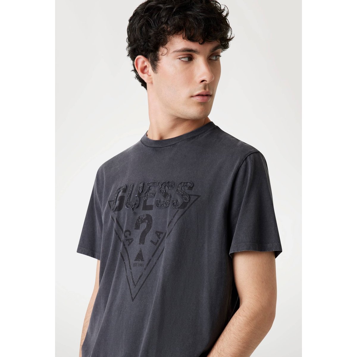 T-Shirt Logo Triangulaire noir, GUESS
