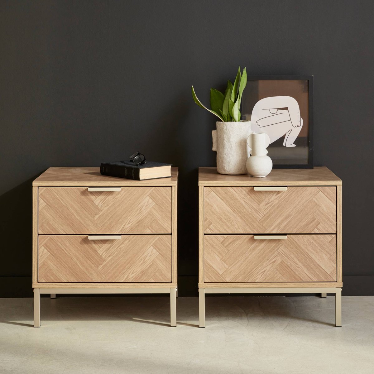 Table de chevet effet bois décor chevrons 2 tiroirs (lot de 2) BUDAPEST naturel, SWEEEK