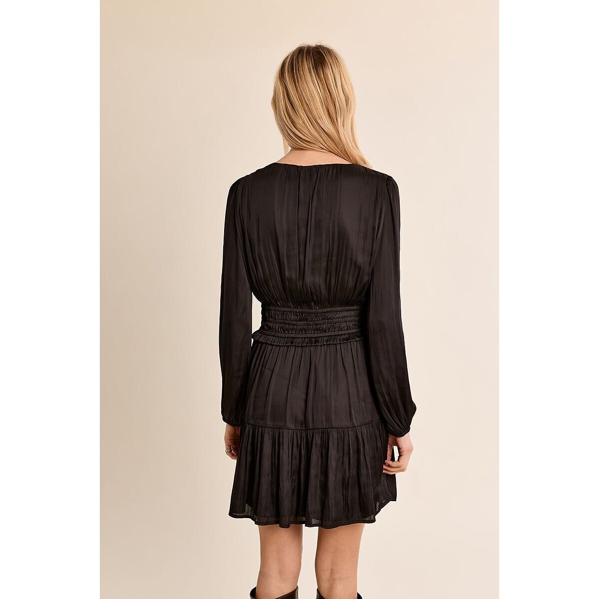 Robe courte satinée noir, MOLLY BRACKEN