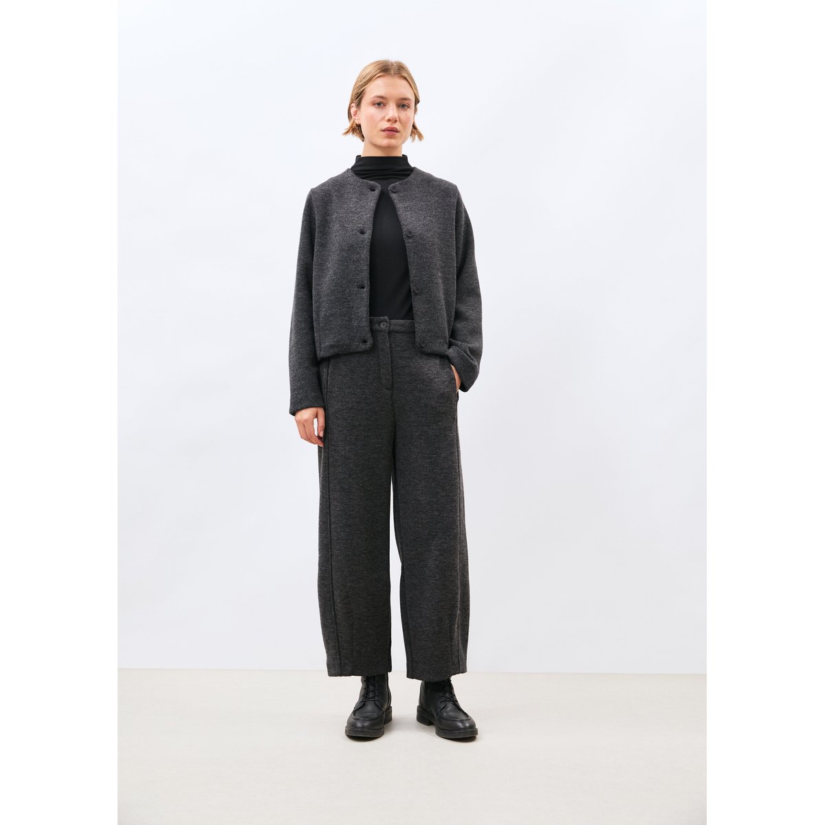 Pantalon large 7/ème en jersey noir/anthracite, HUMILITY