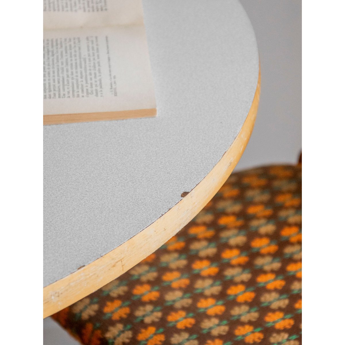 Table à manger en formica et piétement en bois Karla N°1269 - Bon état bois clair, DEBONGOUT