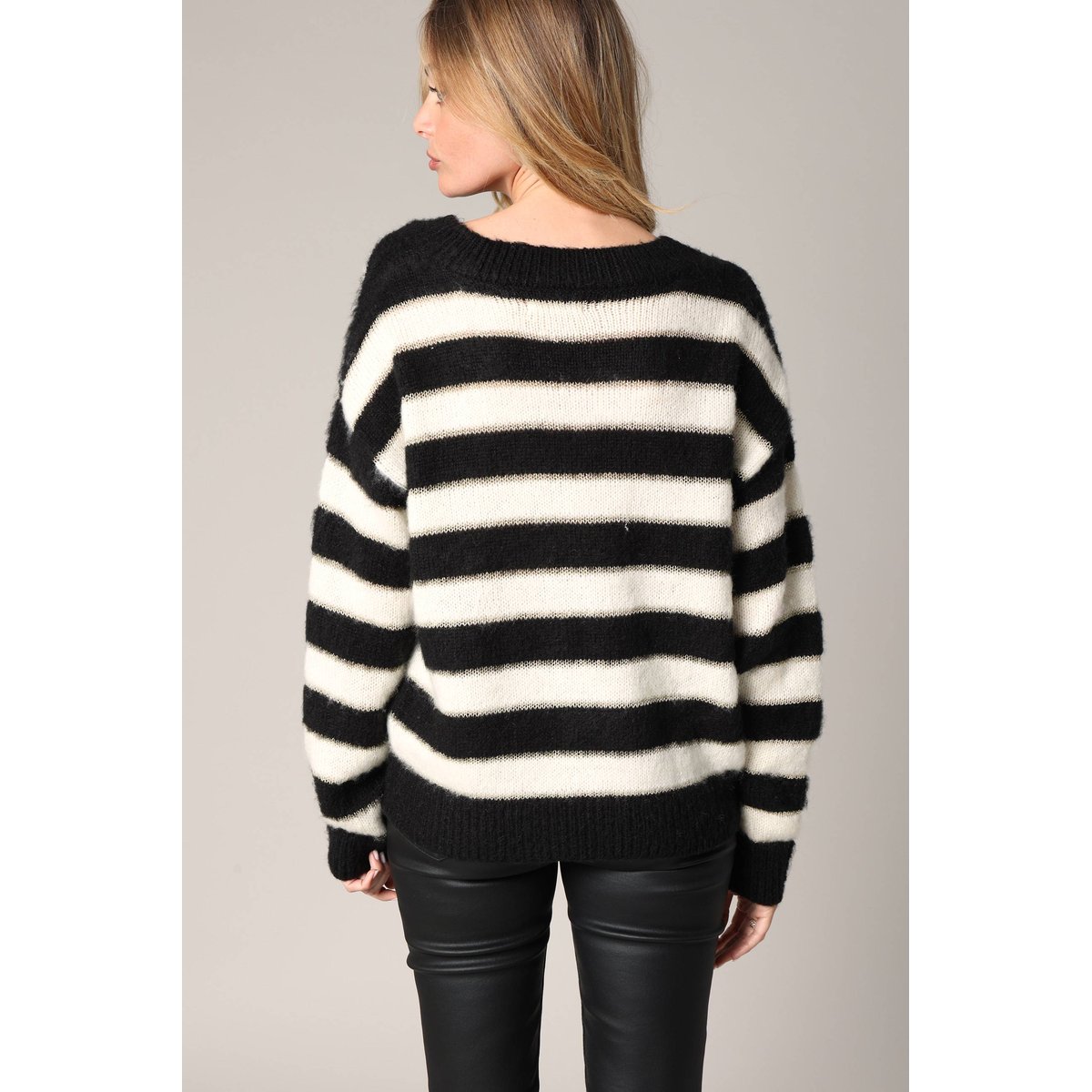 Pull en maille douce à larges rayures MARCIANE black, DEELUXE