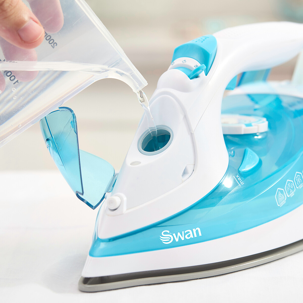2600W Steam Iron - SI12054 white, SWAN