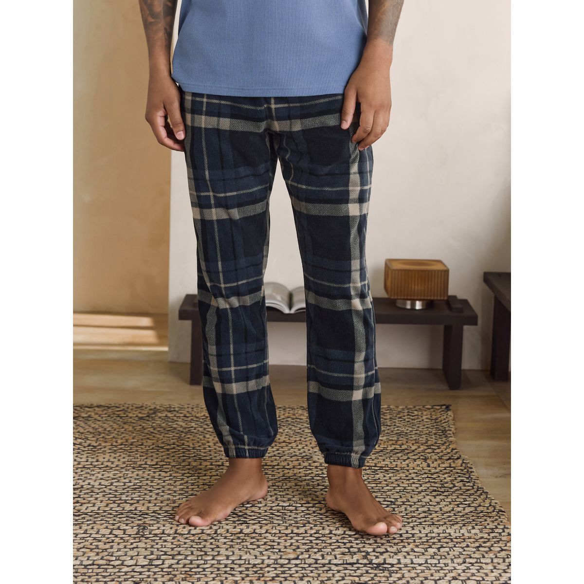 Pyjama texturé à chevilles serrées motionflex carreaux noirs, NEXT