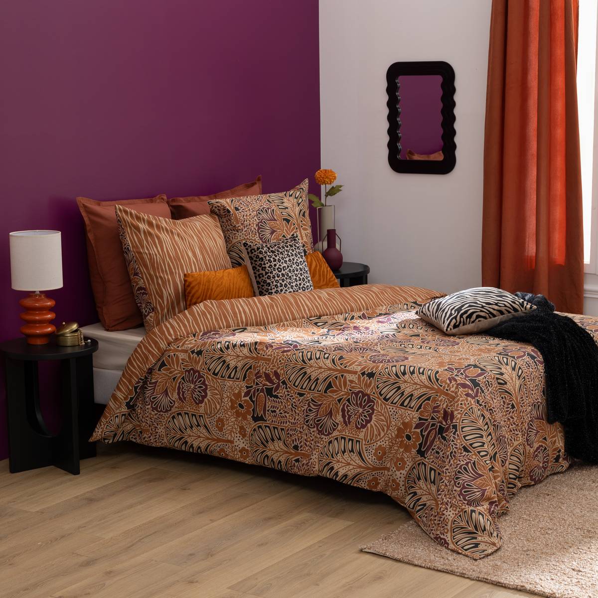 Coussin déhoussable en velours LYNRA noir zèbre, ATMOSPHERA