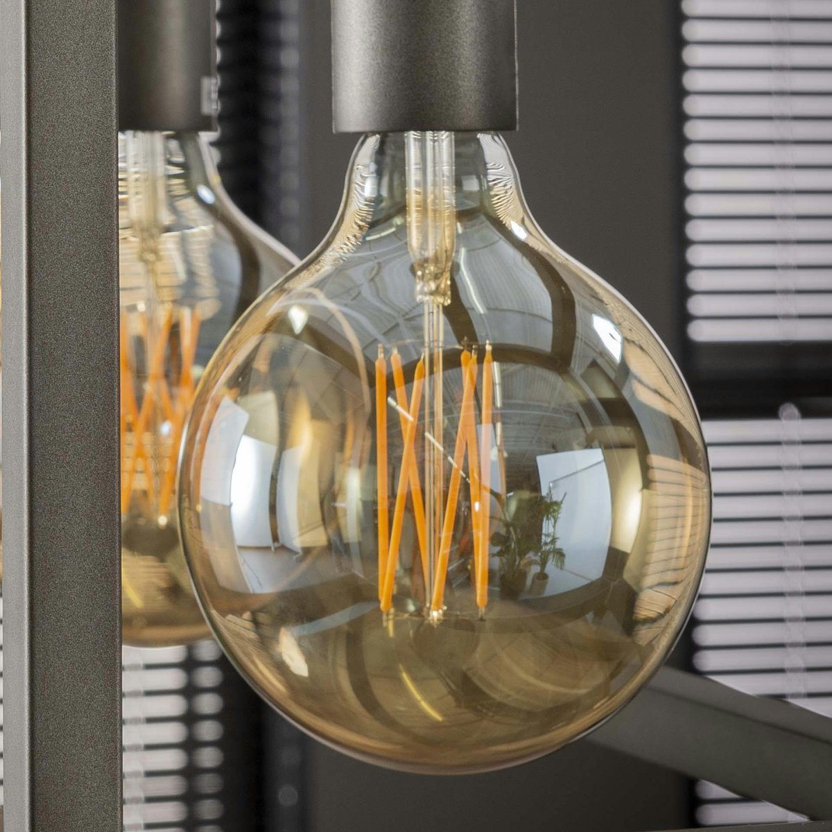 Ampoule globe 12,5 cm ambré LED filament lumière chaude (E27) transparent, PIER IMPORT