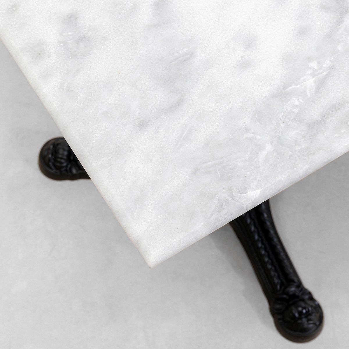 Table carrée en marbre et acier, BISTROT noir et blanc, KARE DESIGN