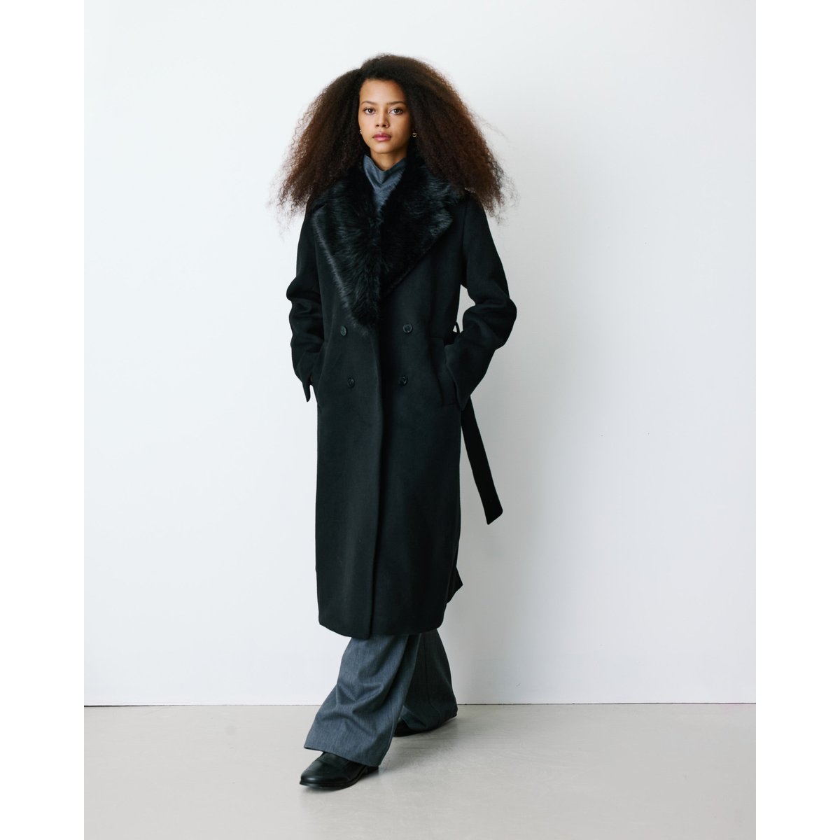 Manteau long croisé col en Imitation fourrure noir Beryl noir, GRACE & MILA