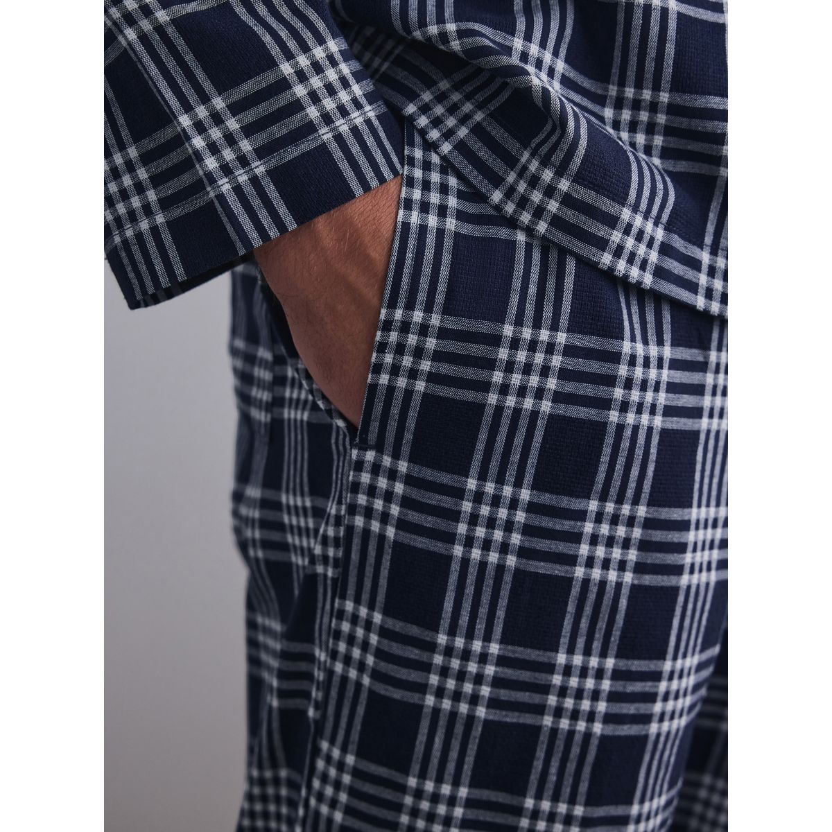 Pyjama boutonné à carreaux et manches longues bleu marine, NEXT