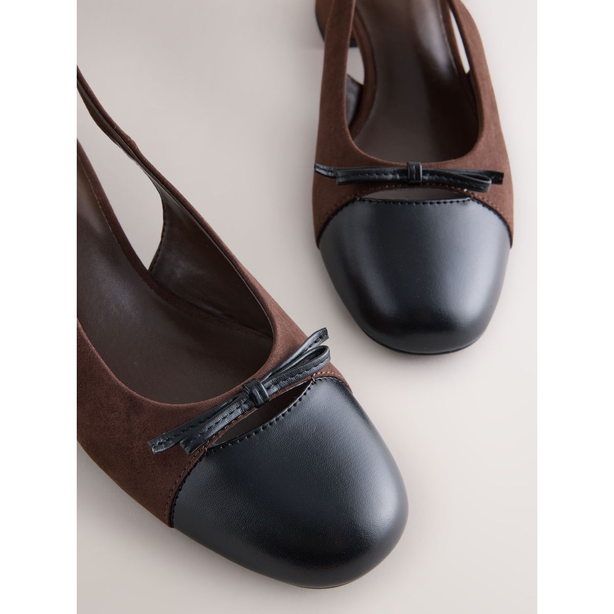 Chaussures à talon carré avec bride arrière marron chocolat, NEXT