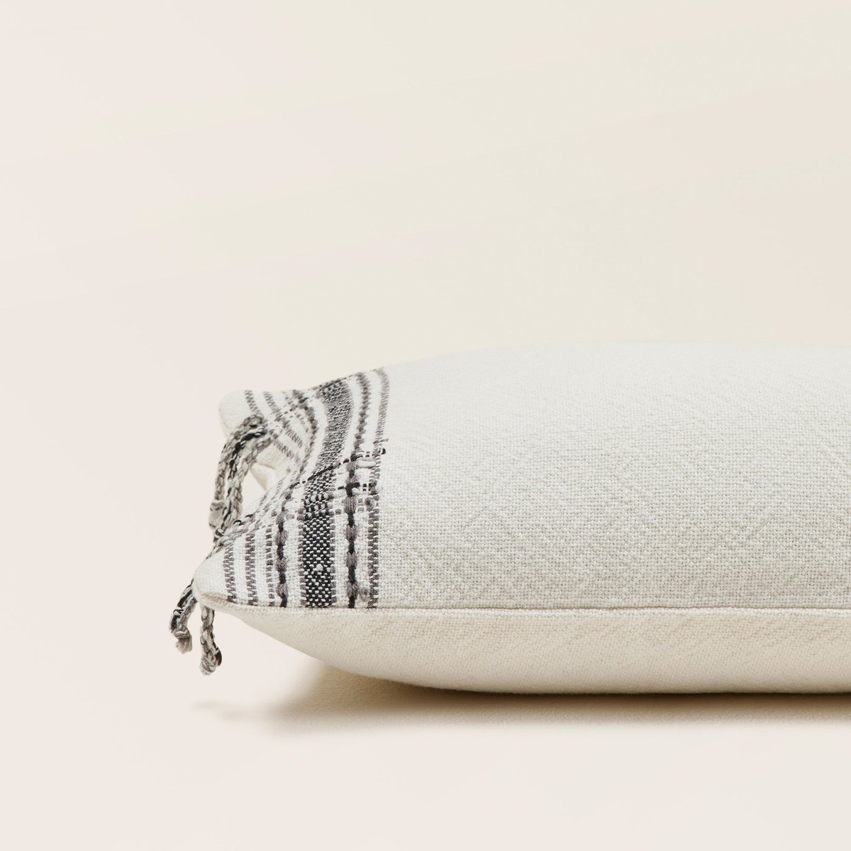 Housse De Coussin en Coton au tissage rayé PAVANI blanc et noir, MADURA