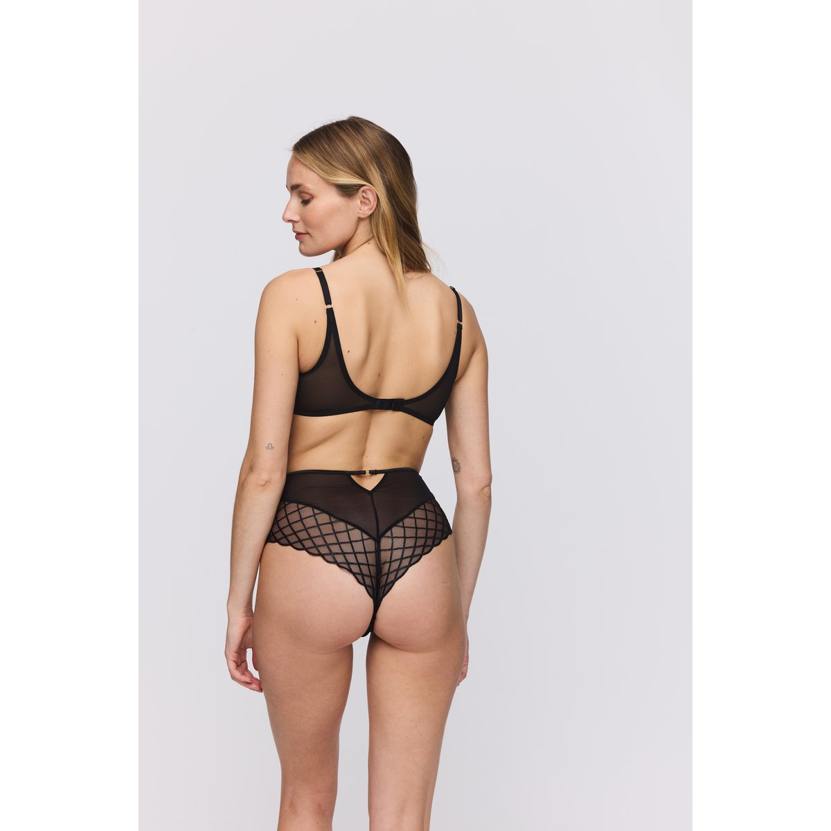 String luxueux AVEN noir, MARIE JO