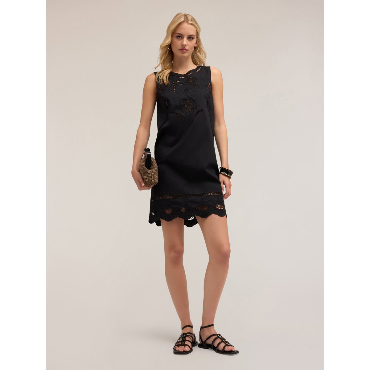 Robe d'été brodée noir, MOTIVI