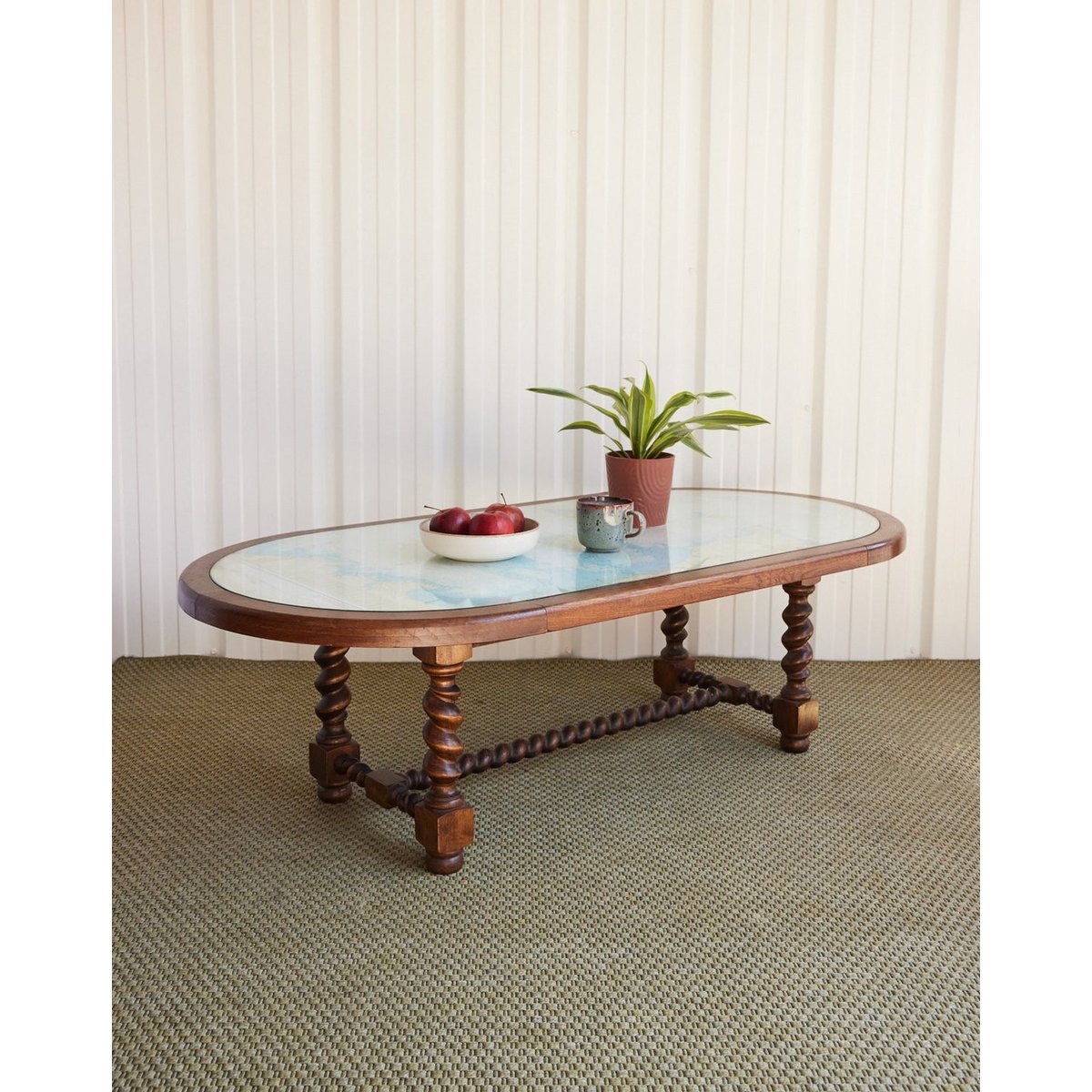 Table basse en bois tourné Léonie N°1099 - Bon état bois foncé, DEBONGOUT