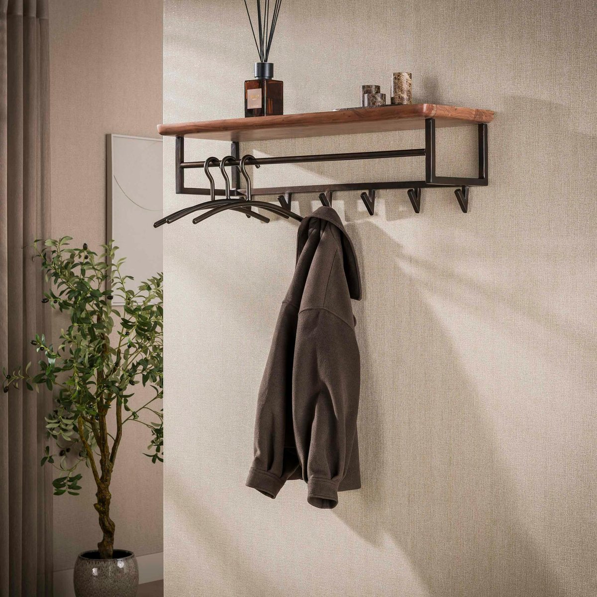 Portemanteau mural 1 étagère bois 1 tringle 6 crochets NAKO marron, PIER IMPORT