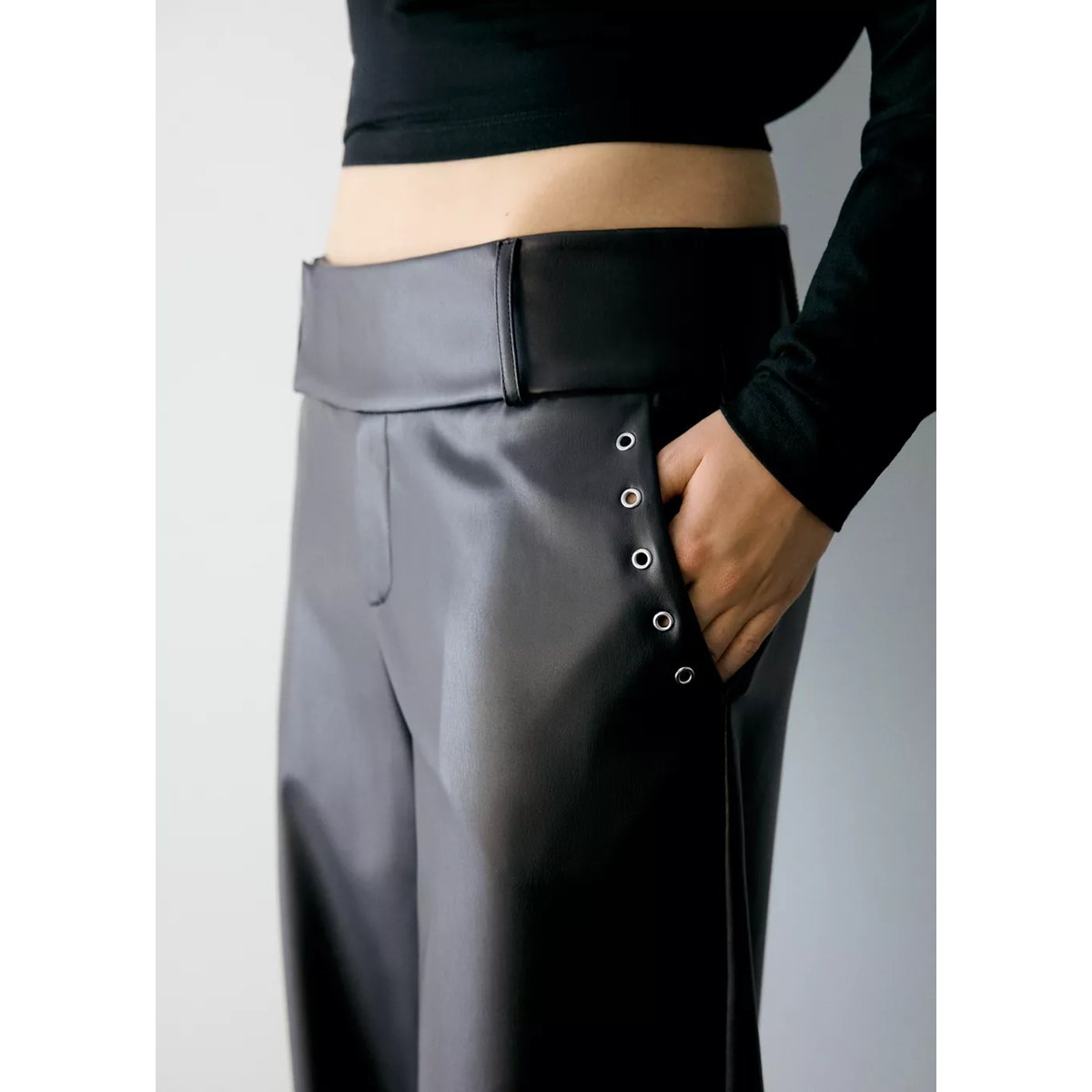 Pantalon effet cuir à œillets noir, MANGO TEEN