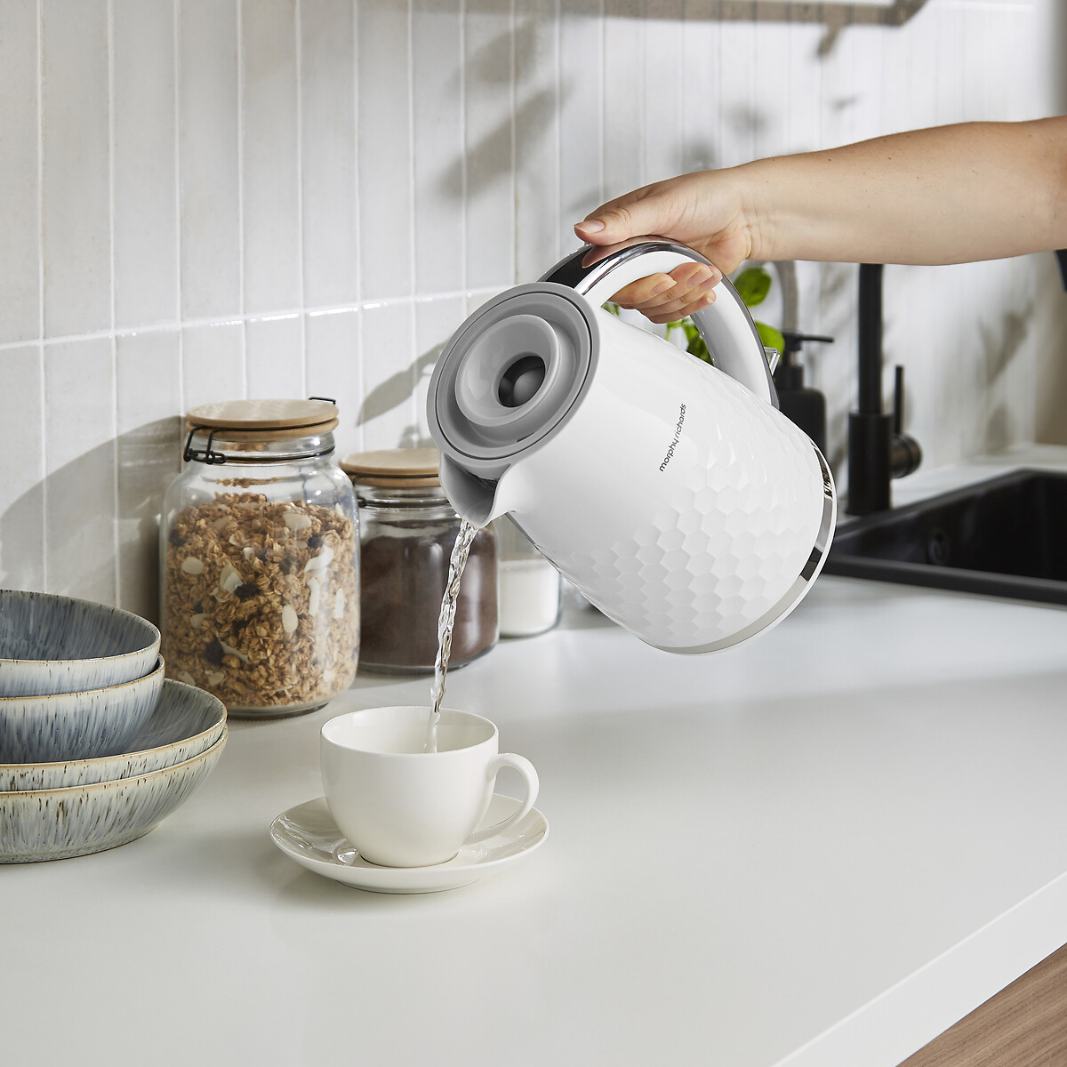 Hive 1.5L Jug Kettle white, MORPHY RICHARDS