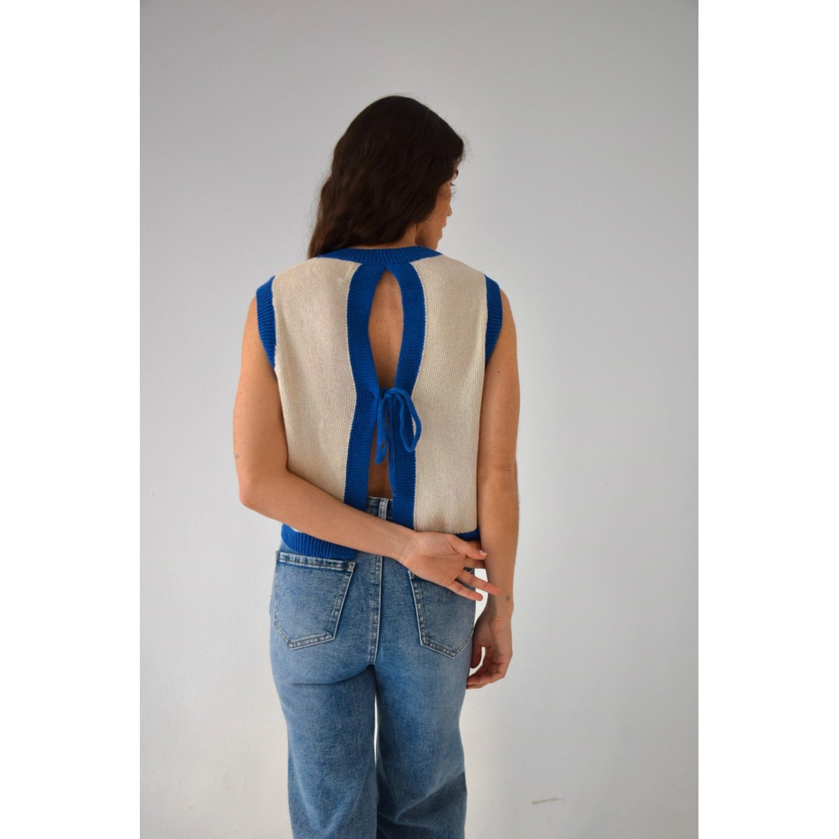 Top sans manches dos ouvert LAILA écru / bleu marine, MINDTRAVELER
