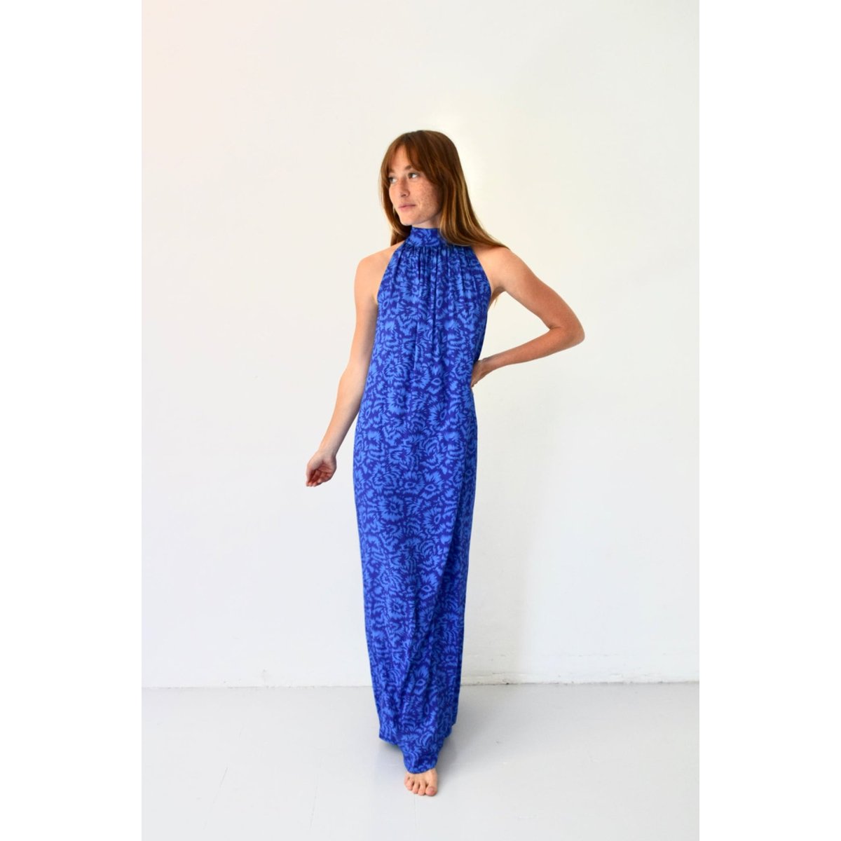 Robe longue fluide col halter SOL bleu marine, MINDTRAVELER