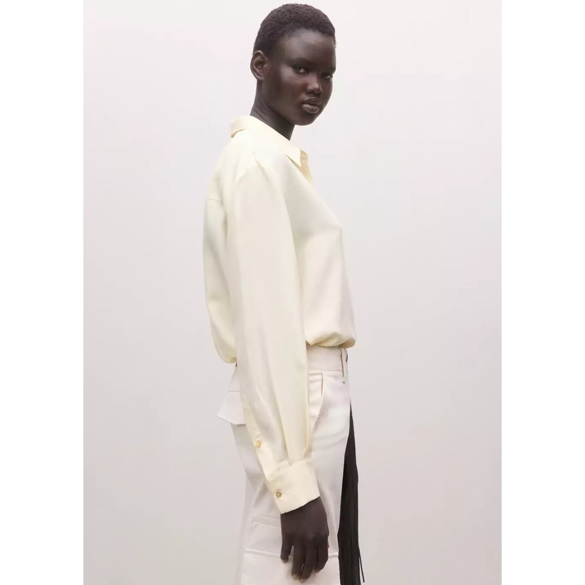 Chemise 100 % soie boutons dissimulés jaune pastel, MANGO