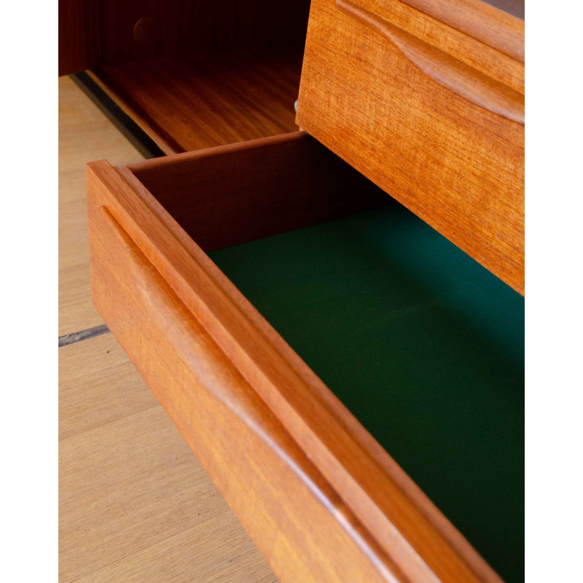 Grande enfilade noire et bois clair Margaret N°507 - Bon état bois clair, DEBONGOUT