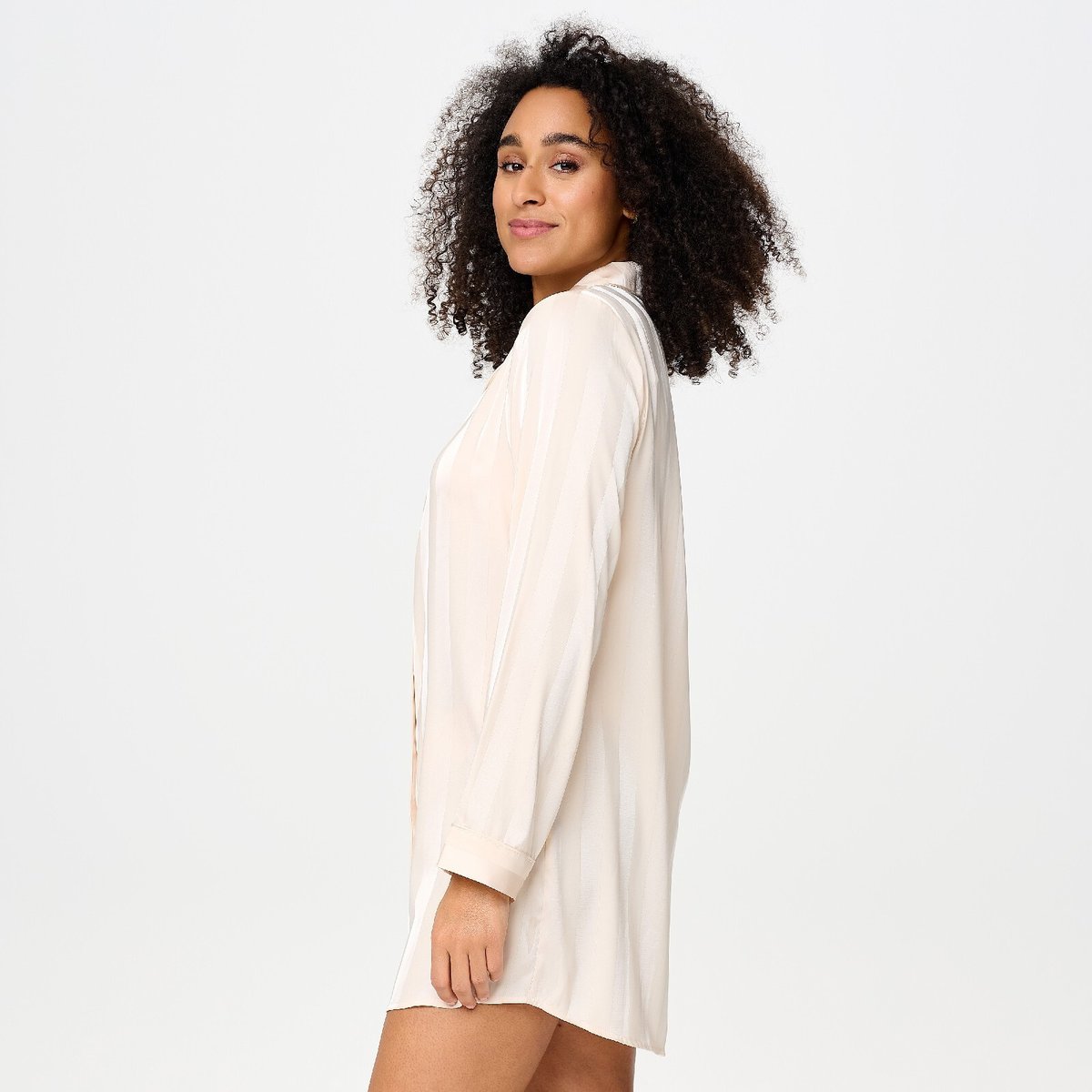 Robe courte ivoire, LINGADORE