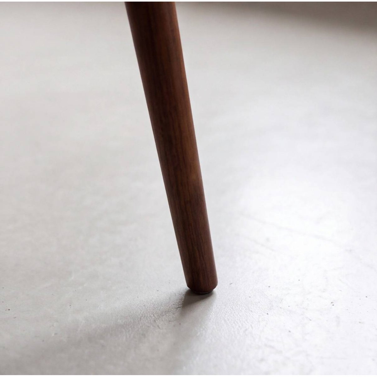 Table à manger en bois de manguier AYKO bois foncé, MADE IN MEUBLES 
