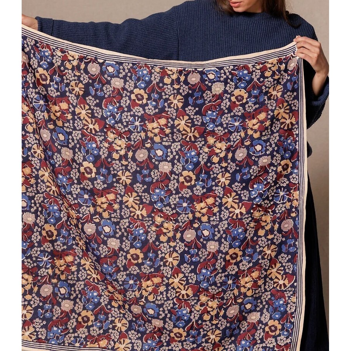 Grand foulard, imprimé floral, LATIKA indigo, APACHES COLLECTIONS