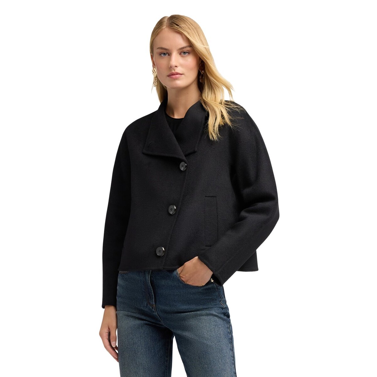 Caban double noir, MOTIVI