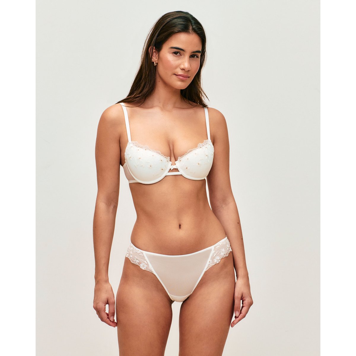 Soutien-gorge ampliforme avec broderies florales DAISYLOVIZ LUR white, UNDIZ