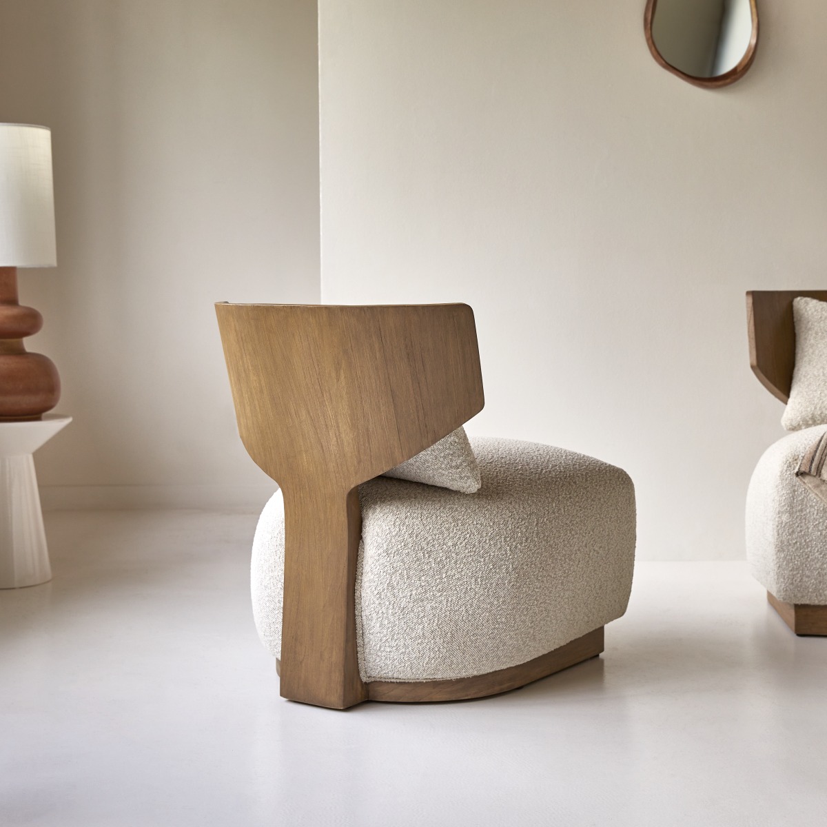Fauteuil en Mindi foncé massif, JUNE beige, TIKAMOON