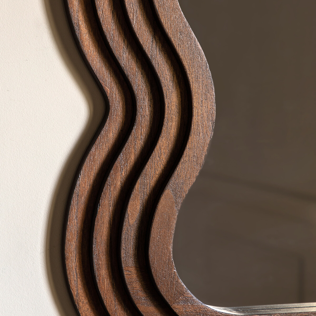 90cm Hensley Wavey Mirror in Mirror walnut, ÉDITÉ