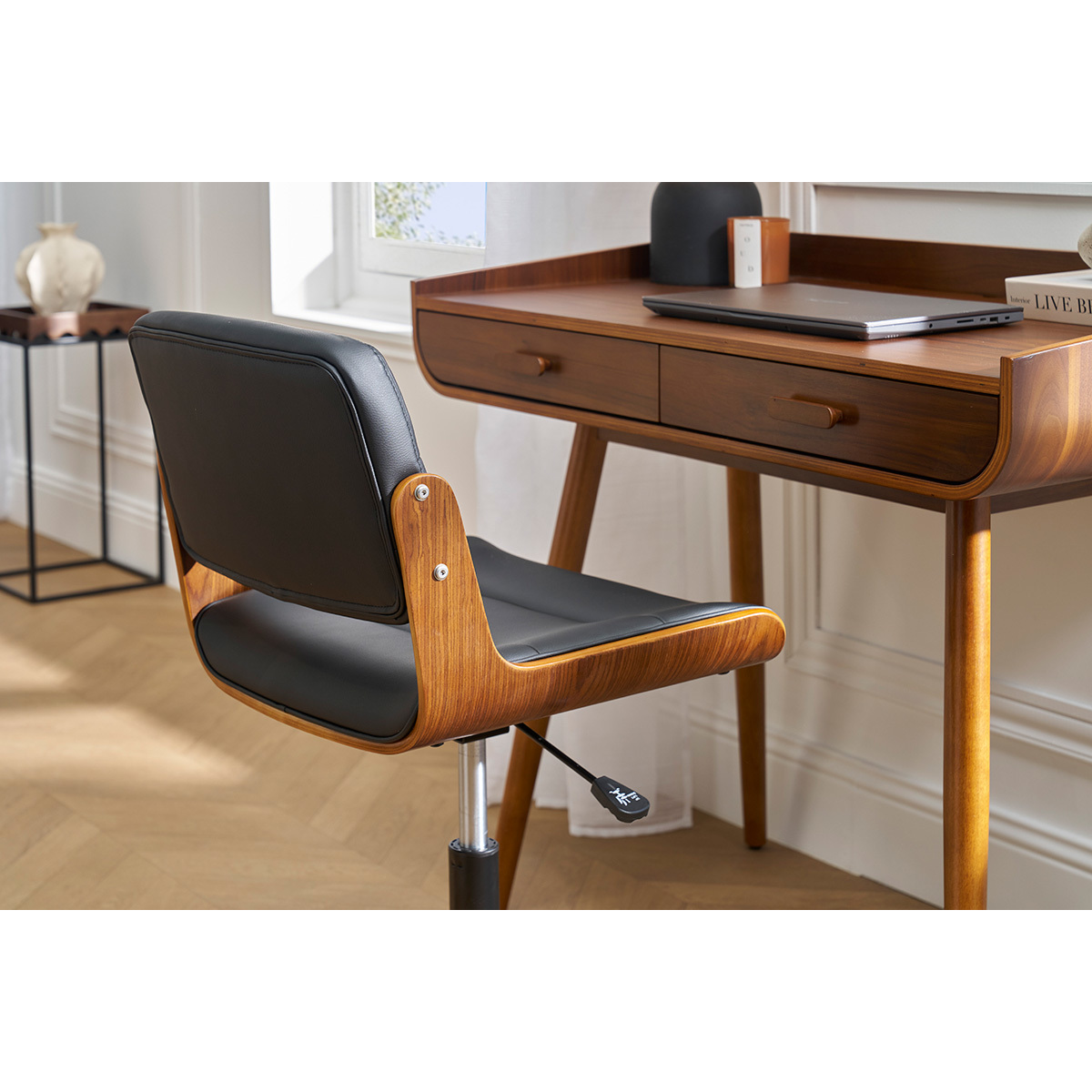 Chaise de bureau à roulettes design ARAMON noyer / noir, MILIBOO