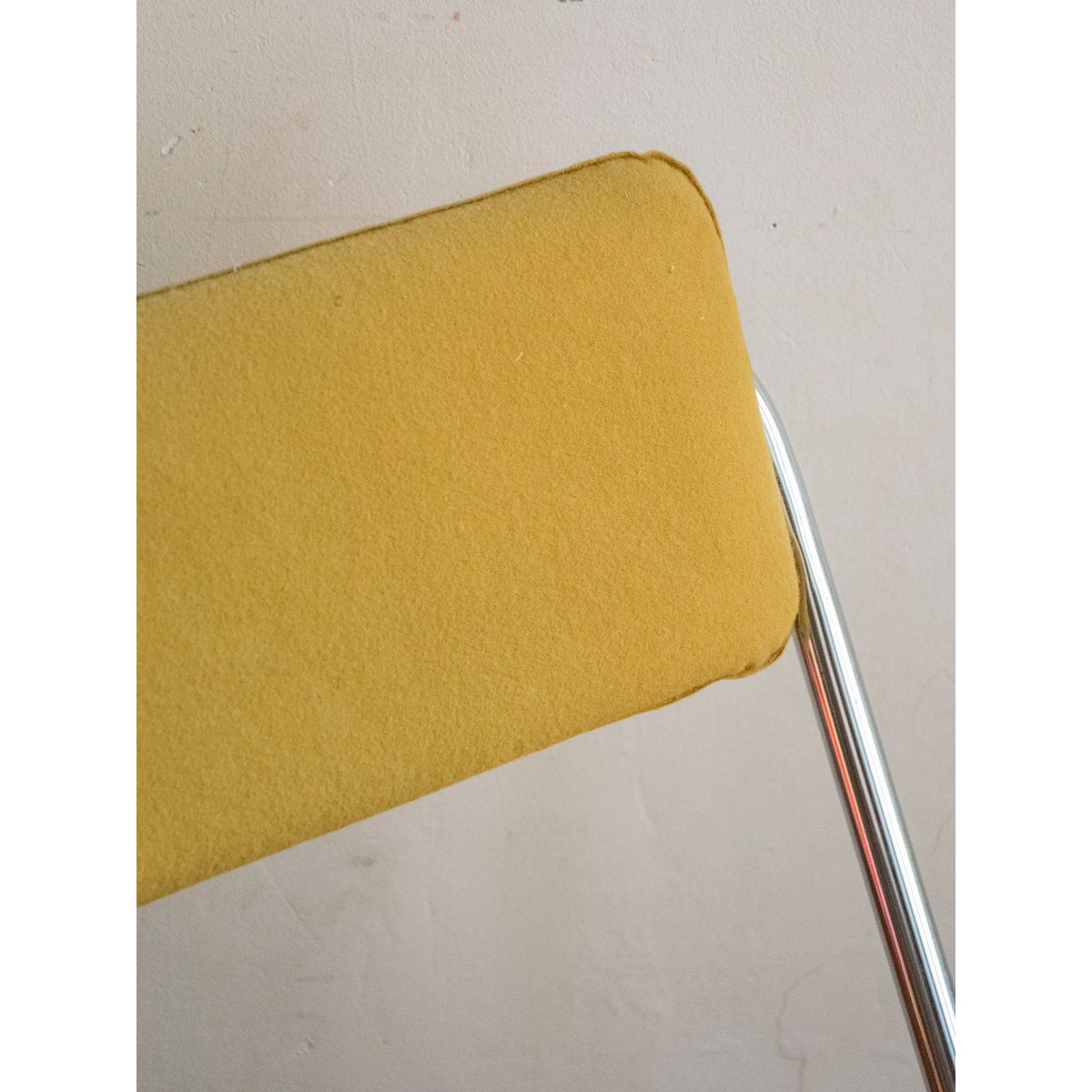Paire de chaises jaune moutarde pliantes Alma N°1647 - Bon état jaune, DEBONGOUT