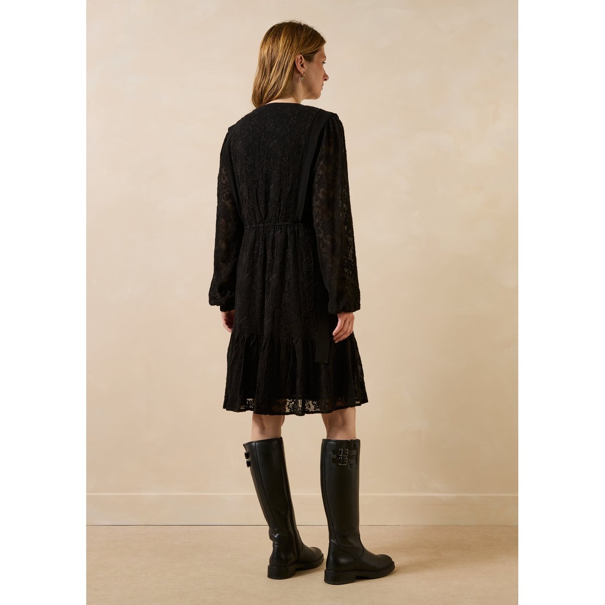 Robe courte brodée manches longues noir, LA FEE MARABOUTEE