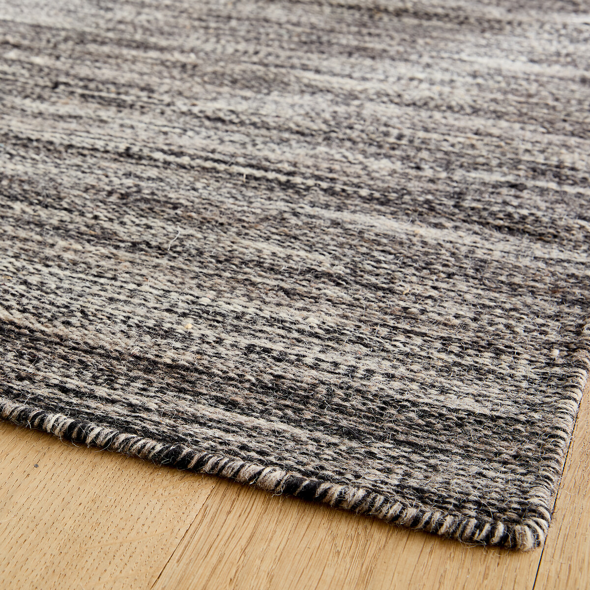 Tapis tissé à la main, en laine majoritaire, PEGO noir chiné, AM.PM