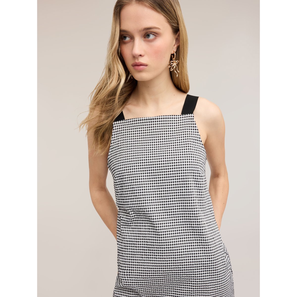 Robe courte ligne A à motif vichy noir, MOTIVI