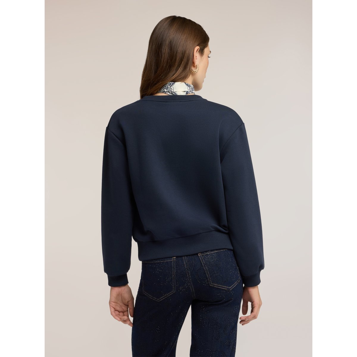 Sweat-shirt fermé avec foulard au cou bleu, MOTIVI