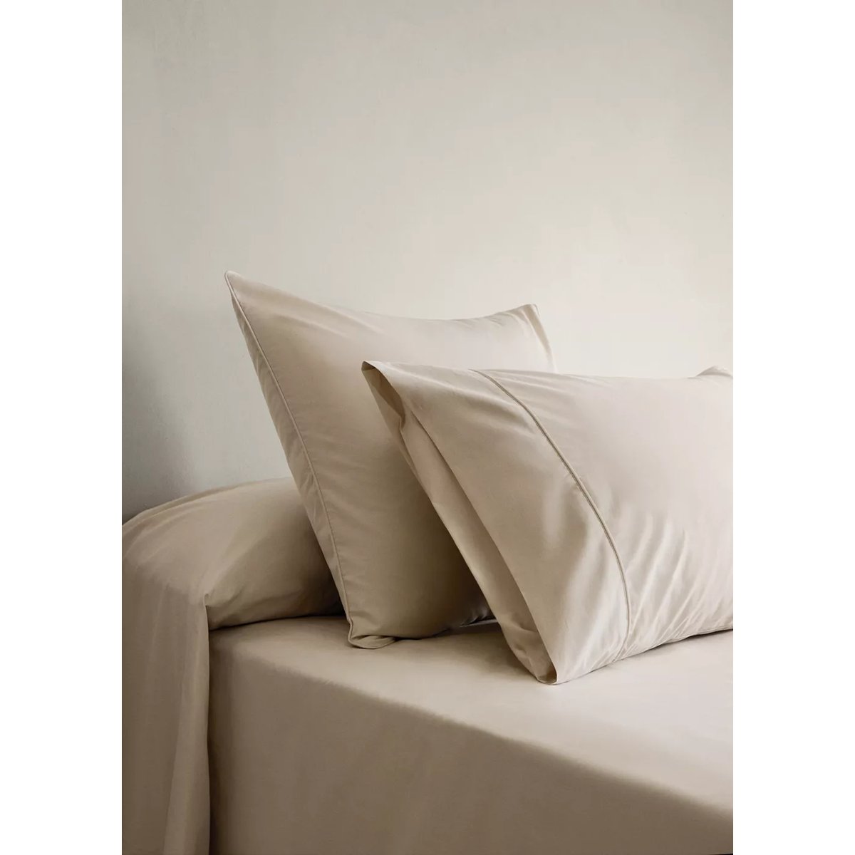Deux taies d'oreiller percale de coton 500 fils finition passepoilée 50x75 cm sable, MANGO HOME