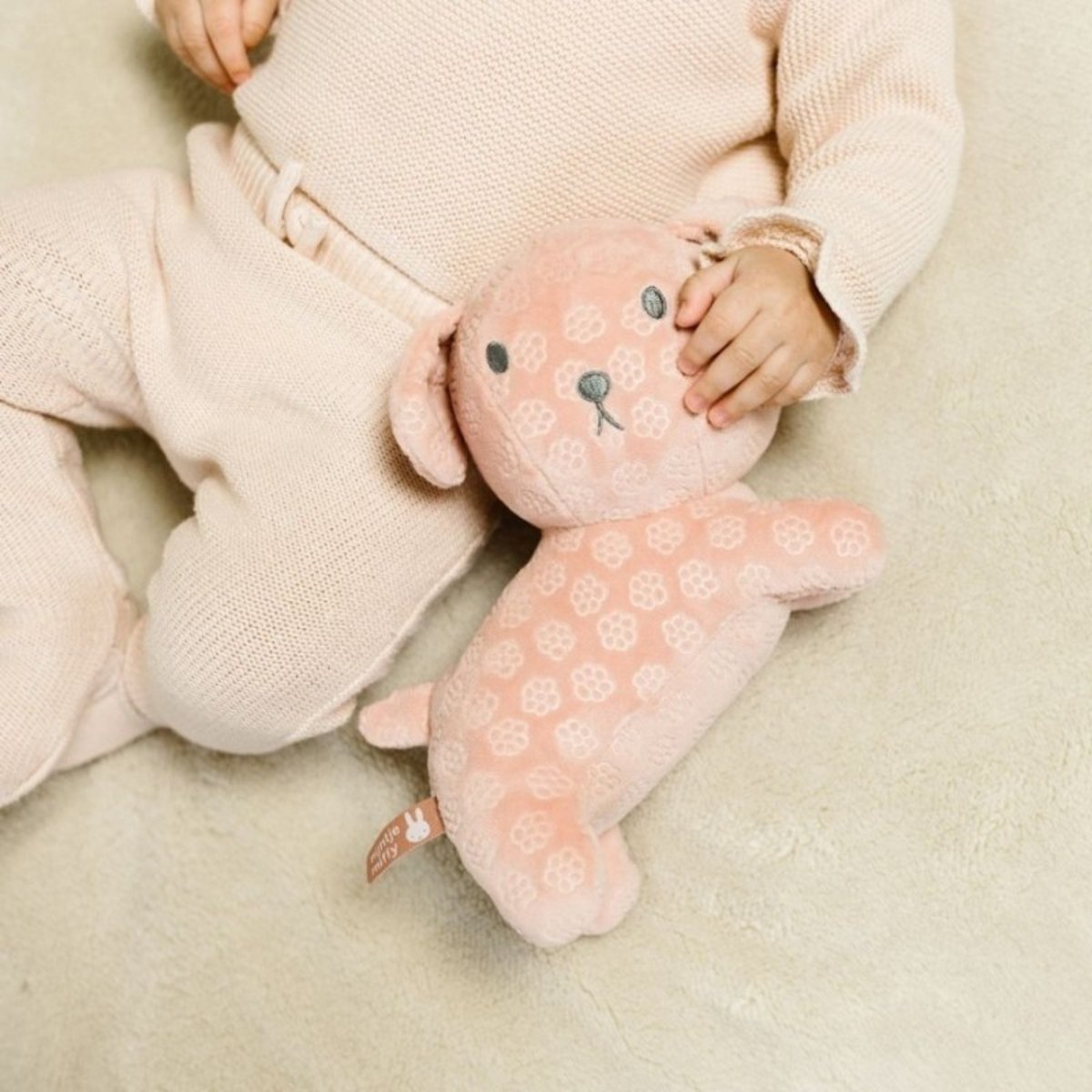 Peluche Snuffy, le chien de Miffy - Flower rose, PIOUPIOU ET MERVEILLES