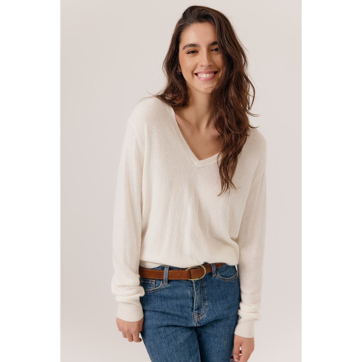 Pull coupe ajustée col en V manches longues EDEN cream, ARTLOVE