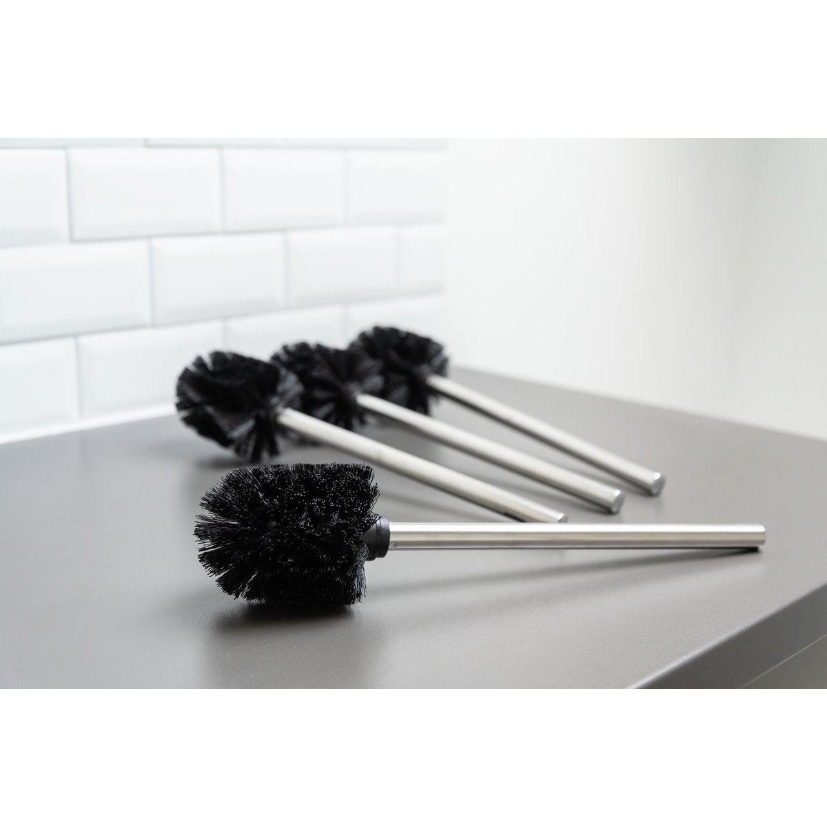 Lot de 4 brosses WC à poils robustes noir, WENKO