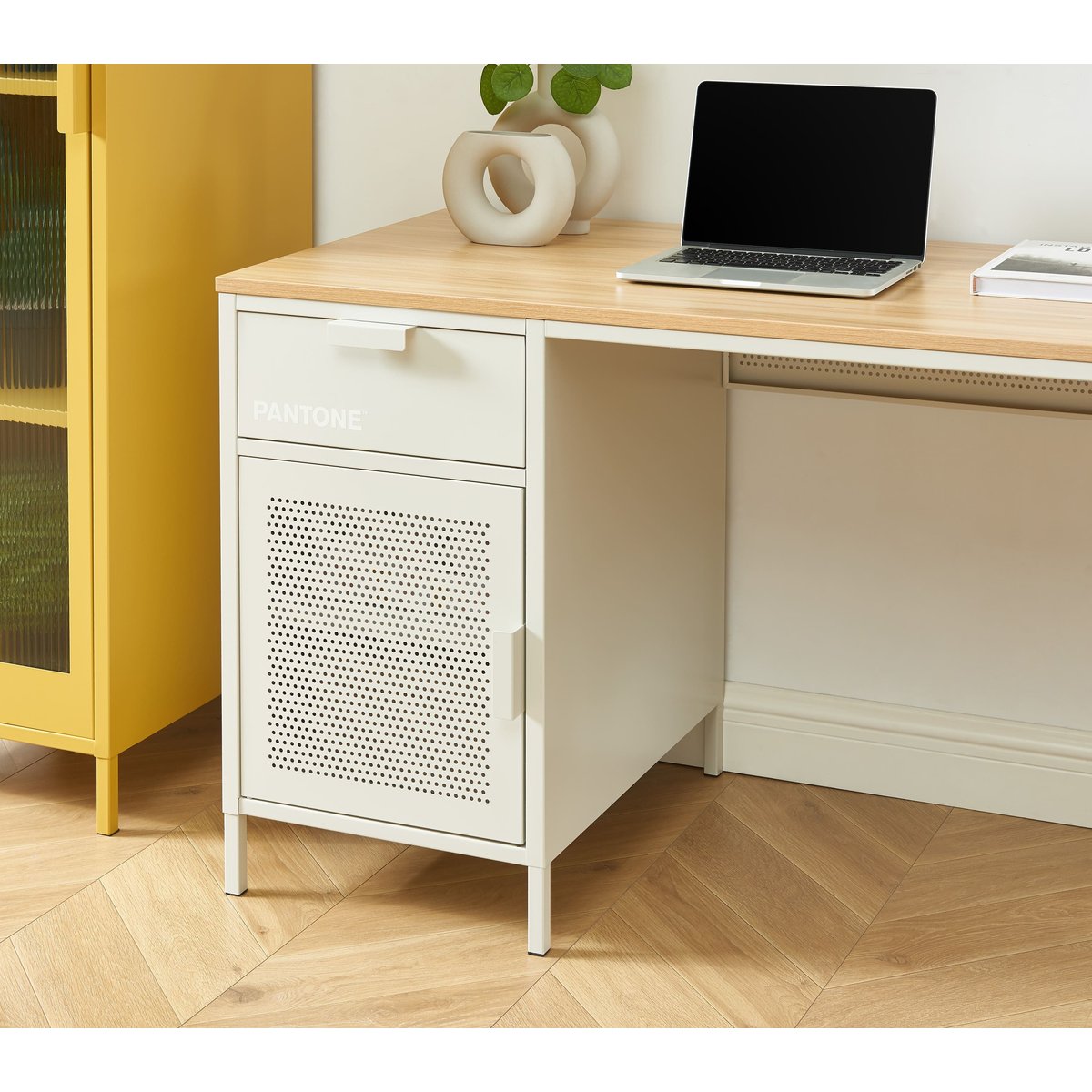 Bureau en acier beige sable / tcx 13-0002, PANTONE