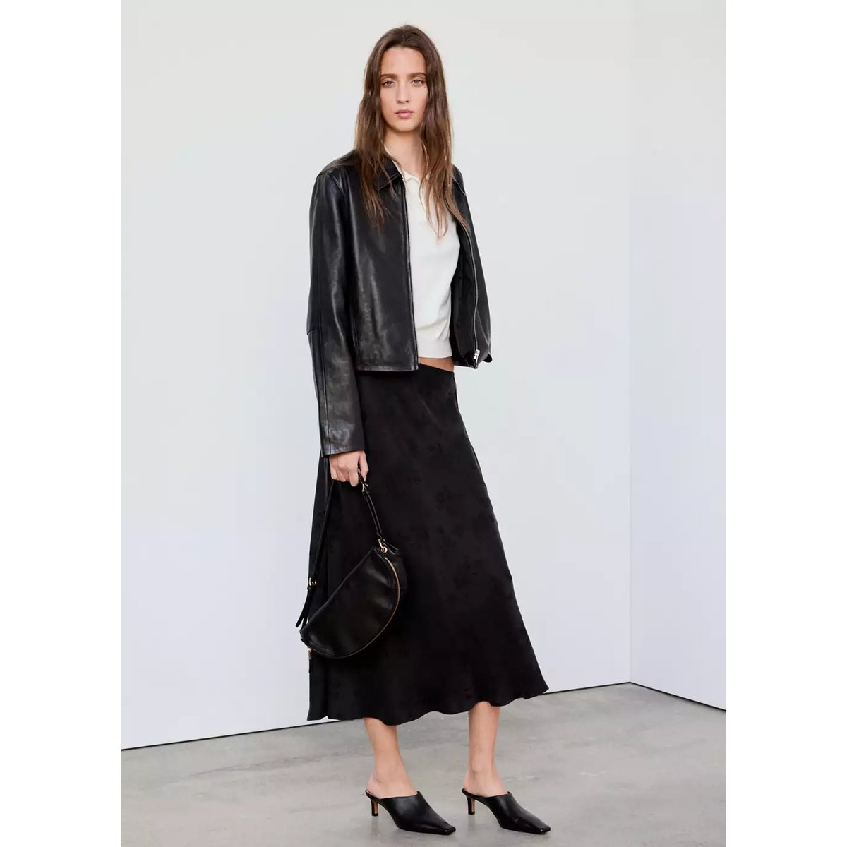 Jupe évasée en tissu devoré noir, MANGO