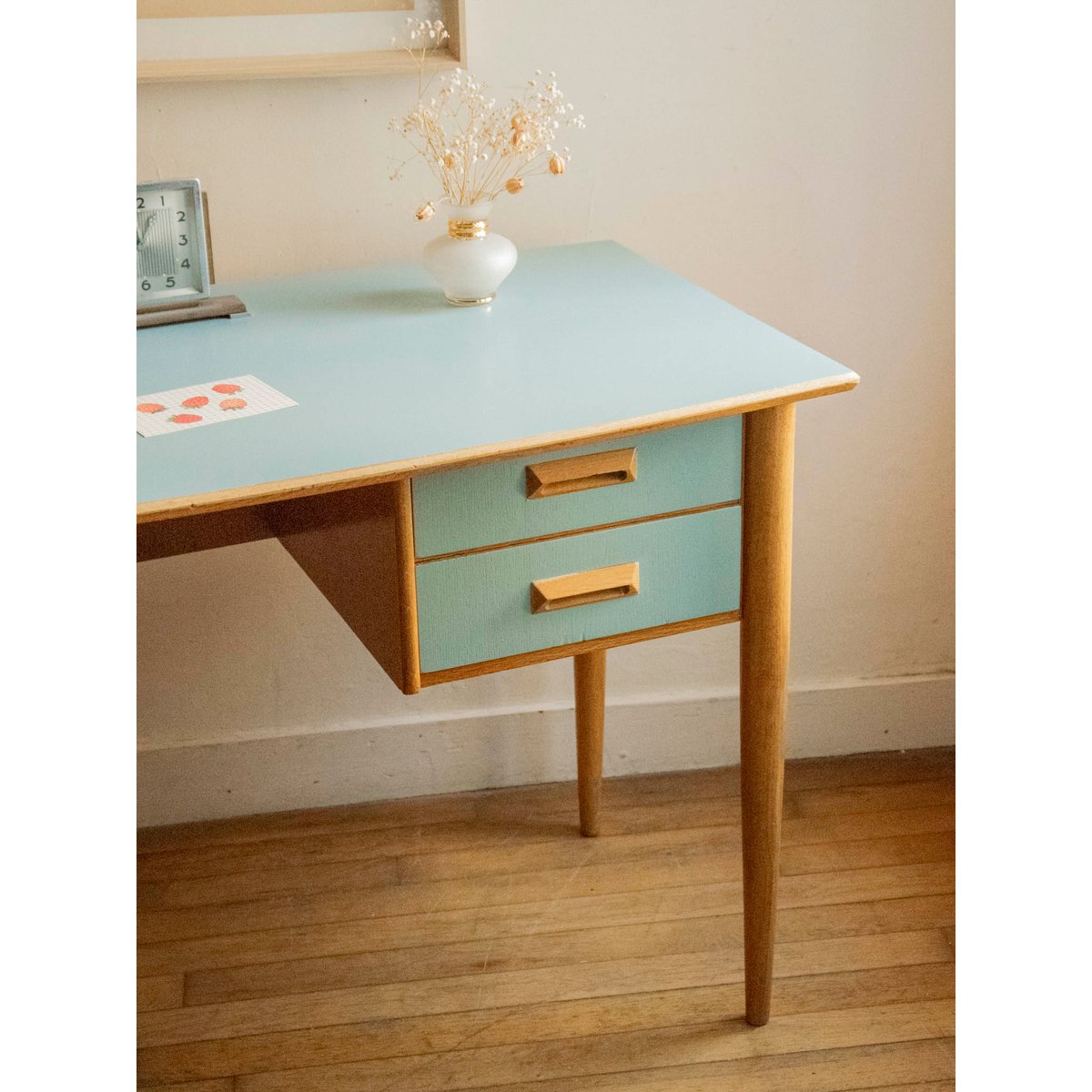 Bureau scandinave bleu ciel Yvan N°533 - Bon état bois clair, DEBONGOUT