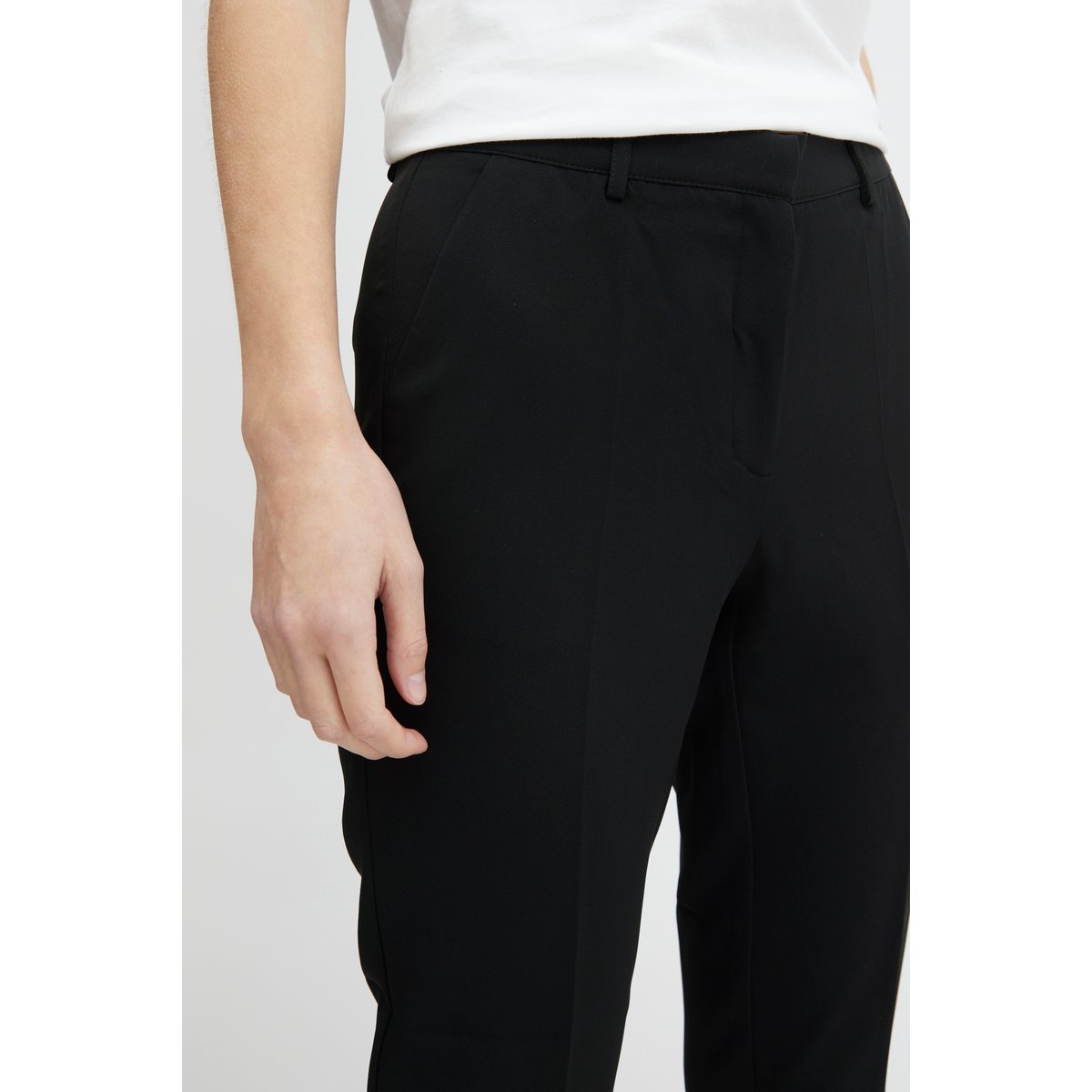 Pantalon jambe fuselée, taille mi-haute noir, ICHI