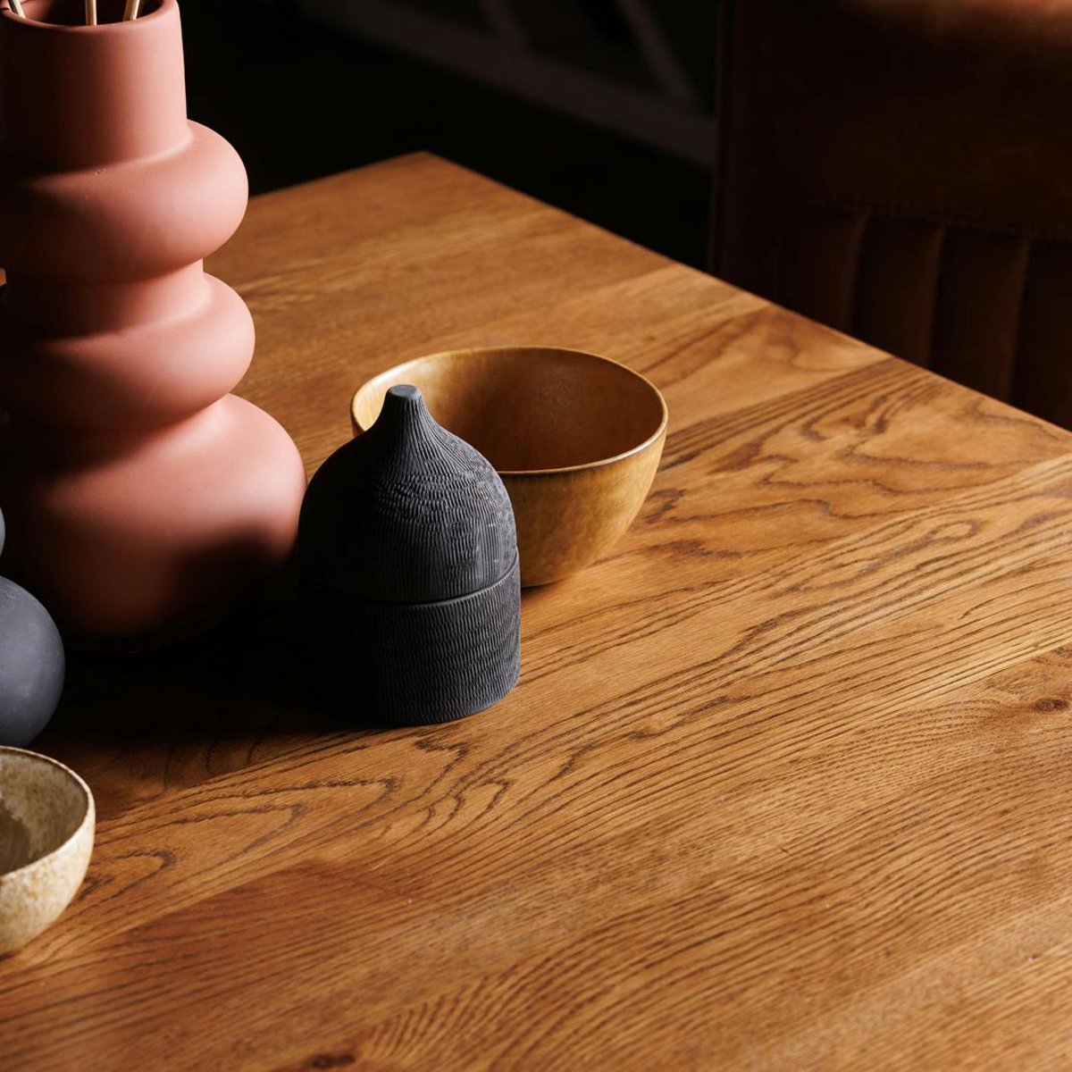 Table à manger 240 cm chêne massif pied central croisé OKA bois naturel, PIER IMPORT