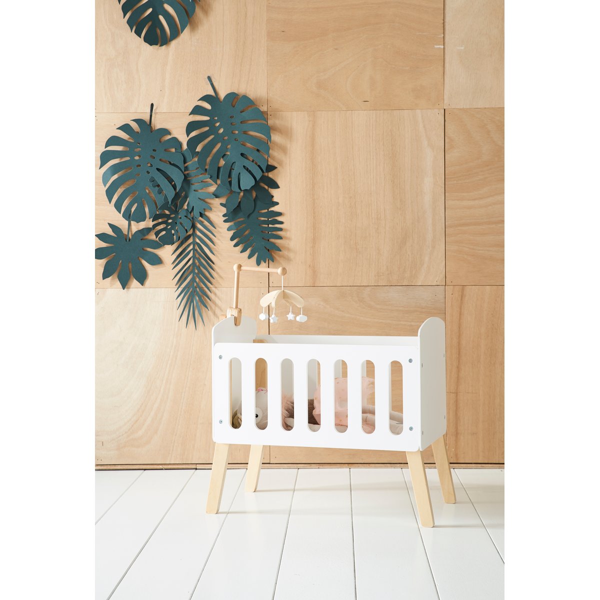 Lit poupon sur pieds en bois blanc, VERTBAUDET